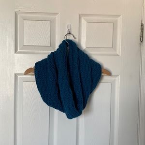 HANDMADE knitted cowl in blue
